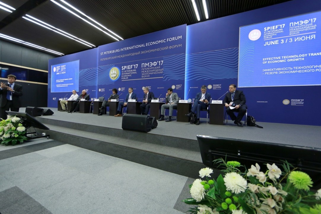 Иллюстрация к новости: Директор ИМИ НИУ ВШЭ принял участие в Петербургском международном экономическом форуме